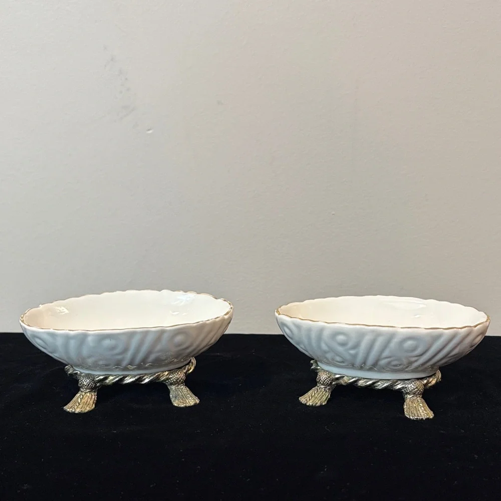 Vintage Set of 2 Stylebuilt Ormolu Tassel Foot Hollywood Regency Soap Dishes